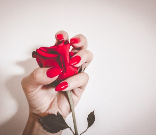 Manicure: la moda della nail art manicure-nailart