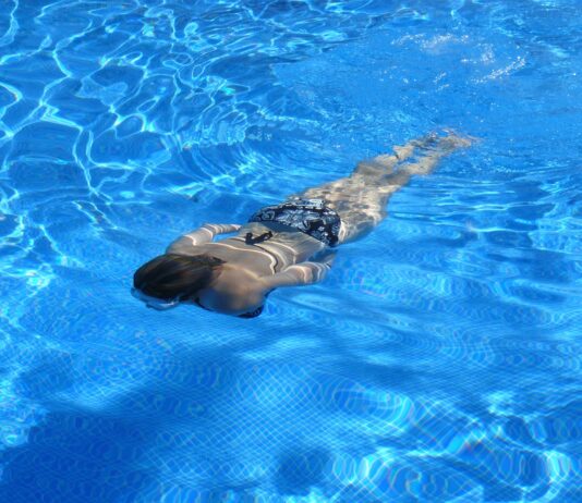nuoto-in-piscina