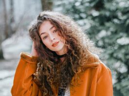 come-lisciare-capelli-ricci