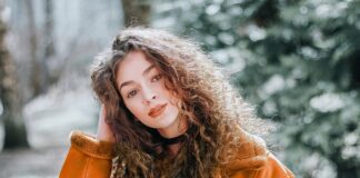 come-lisciare-capelli-ricci
