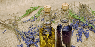 Olio essenziale di lavanda: benefici e utilizzo olio essenziale di lavanda