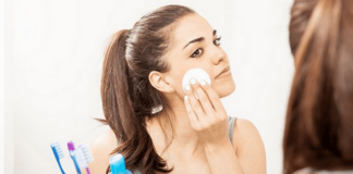 Come struccarsi senza latte detergente Come rimuovere il trucco senza latte detegente