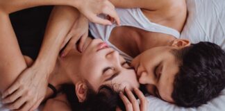 Mindful sex: come la consapevolezza migliora l&rsquo;esperienza sessuale