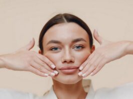 Face yoga: esercizi muscolari per ridefinire i contorni del viso